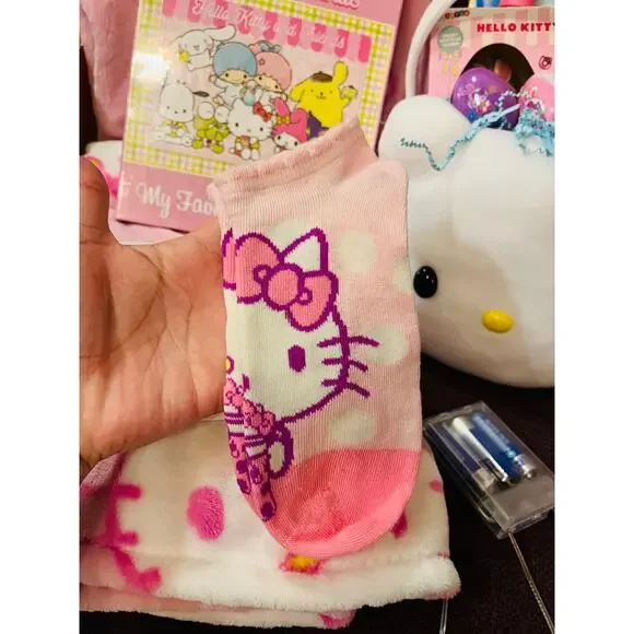 Hello Kitty bundle plush Easter basket with 6070 Easter throw 1000 piece puzzle
